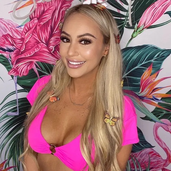 Meet your Posher, Amanda - Picture 1 of 2